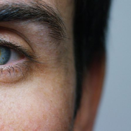 Co to jest retinopatia surowicza i jak ją leczyć?