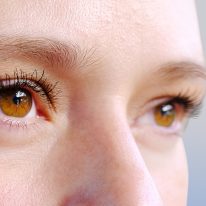 Soczewki fakijne: wady i zalety tej metody korekcji wzroku. Powikłania